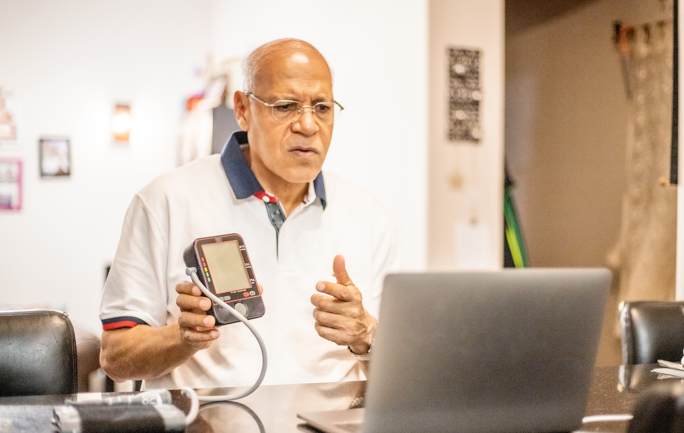 Patient using virtual and digital tools