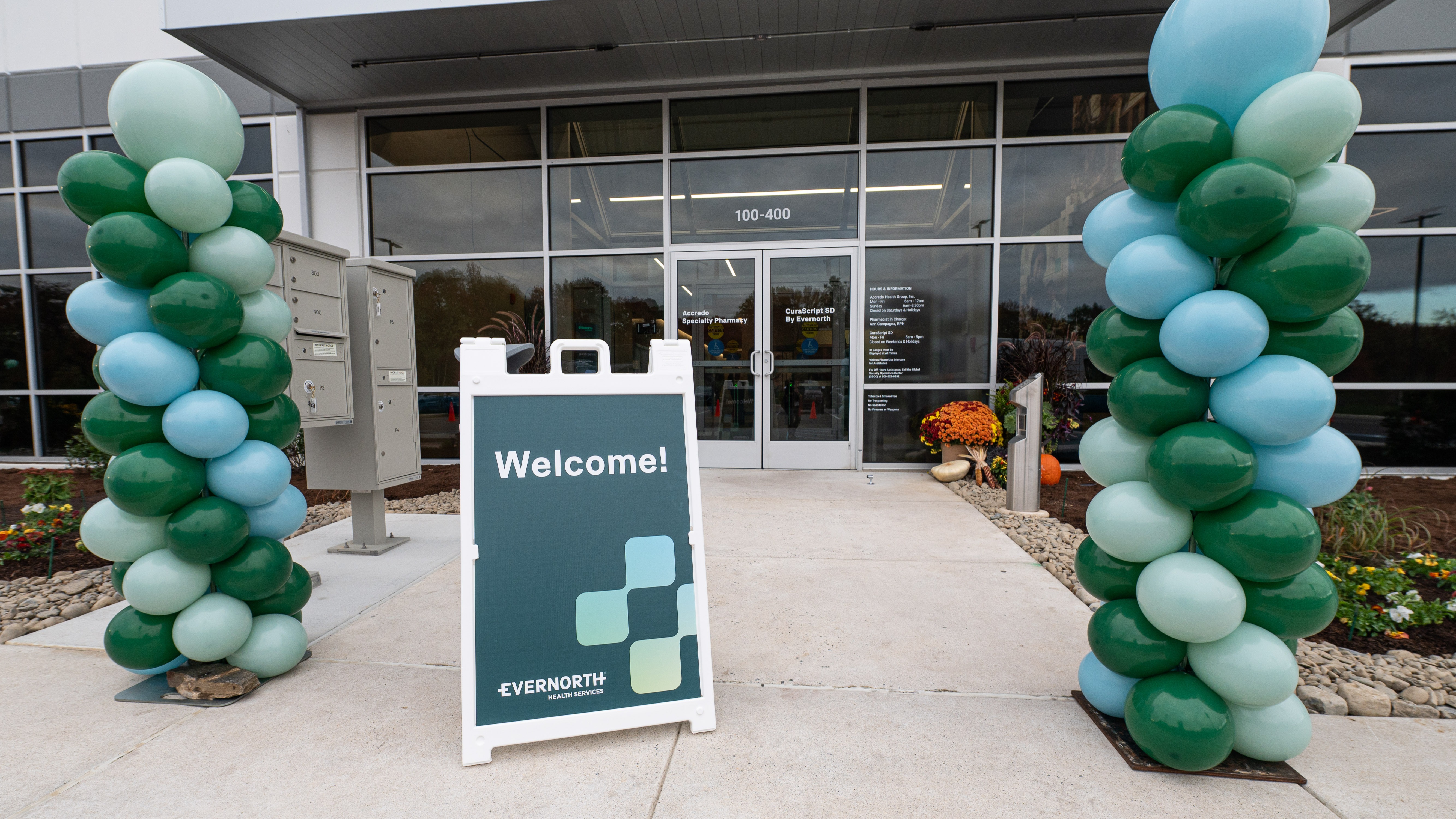 Photo of a welcome sign and facade of a new Evernorth specialty facility in Newark, Delaware