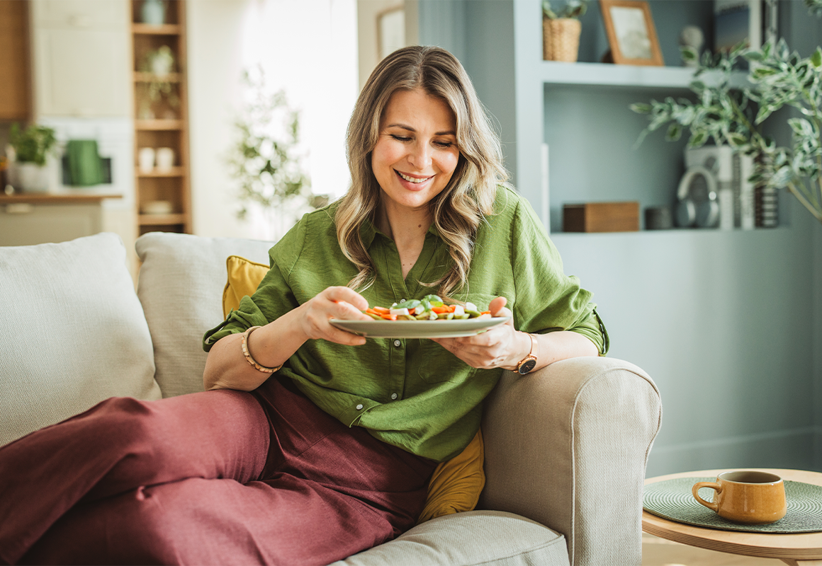 woman eating lunch