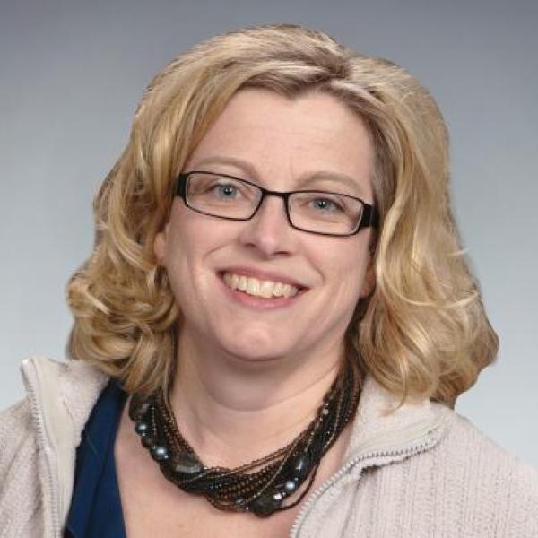 Lesley DAlbini headshot