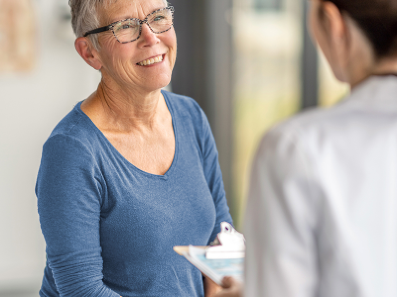 woman chatting with doctor 